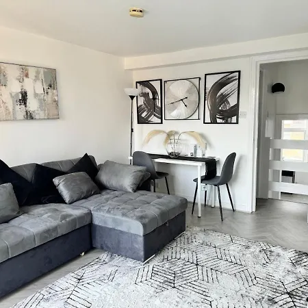 Hidden Modern Gem Zone 1! Apartment